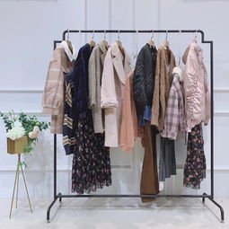 以天馬行空的想象力,打破固有時尚理論 設(shè)計品牌女裝折扣衣世界批發(fā)