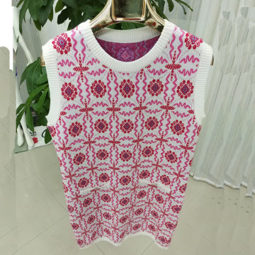 優(yōu)雅與品質(zhì)的完美結(jié)合 解析羊毛高級(jí)定制小香風(fēng)提花無袖針織連衣裙